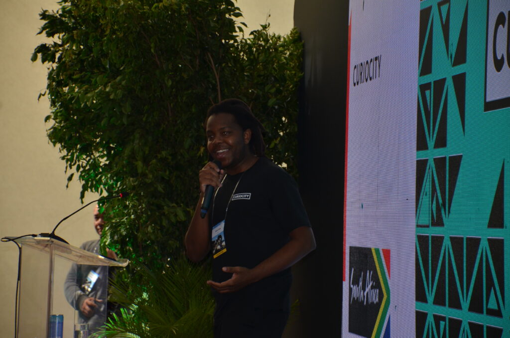 Bheki Dube, da Curiocity