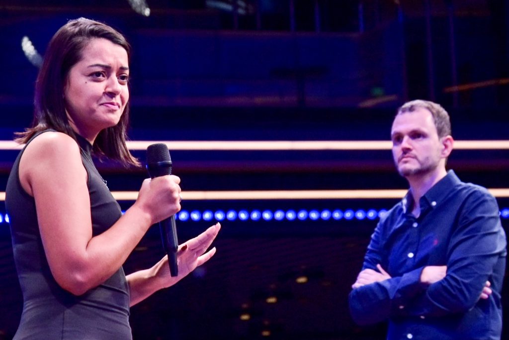 Camila Moraes, da Universal Assistance e Ruy Ribeiro, da Costa Cruzeiros
