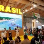 Capoeira no estande do Brasil