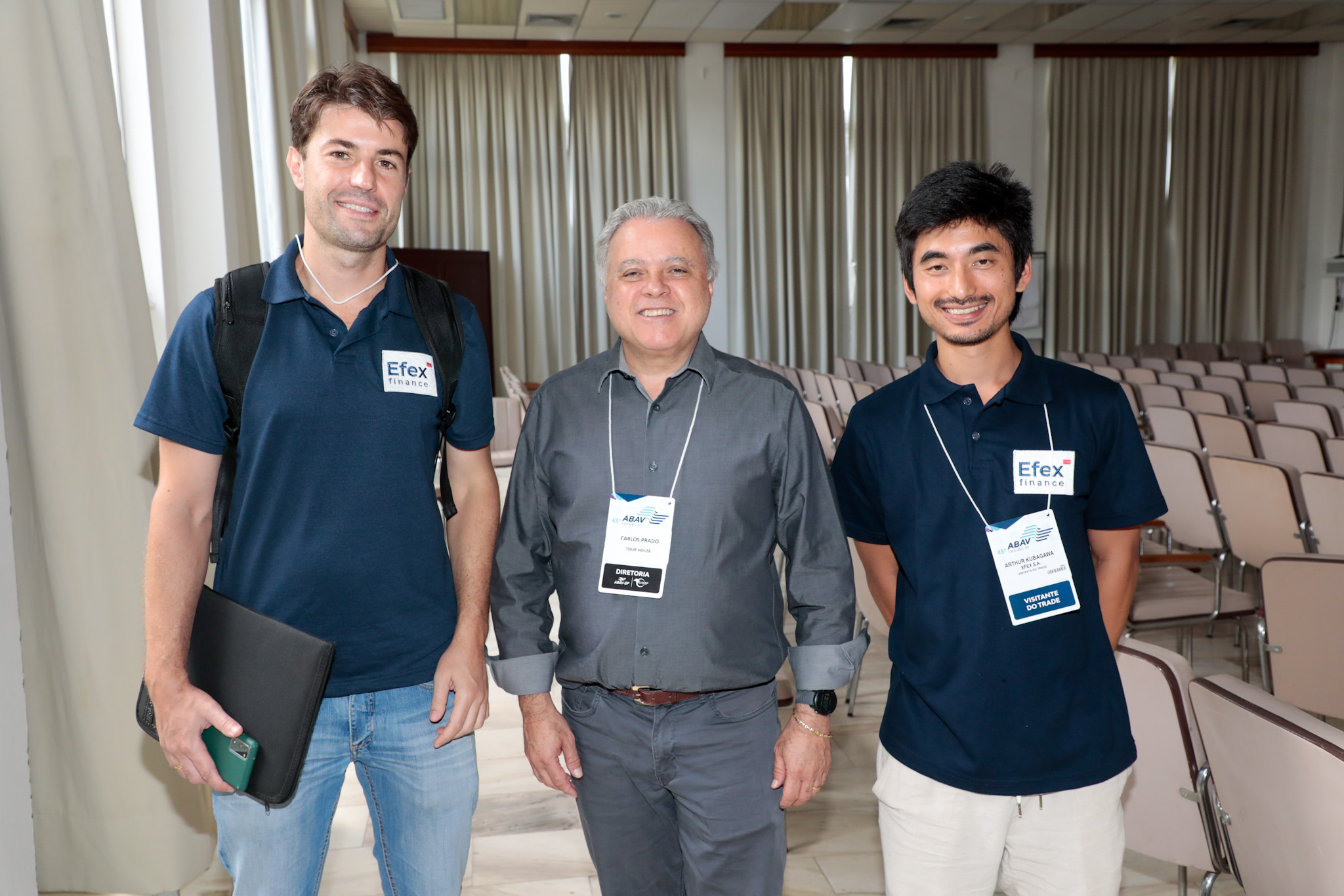 Carlos Prado, da Tour House, entre Marcelo Pedroso e Arthur Kubagawa, da Efex S.A. Carlos Prado, da Tour House, entre Marcelo Pedroso e Arthur Kubagawa, da Efex S.A.