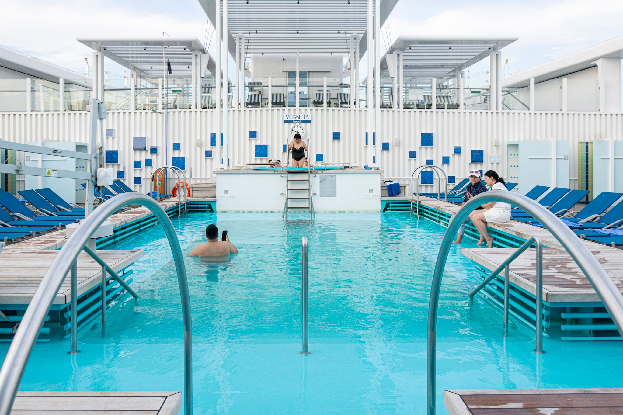 Piscina Versilia no navio Costa Toscana Piscina Versilia no navio Costa Toscana