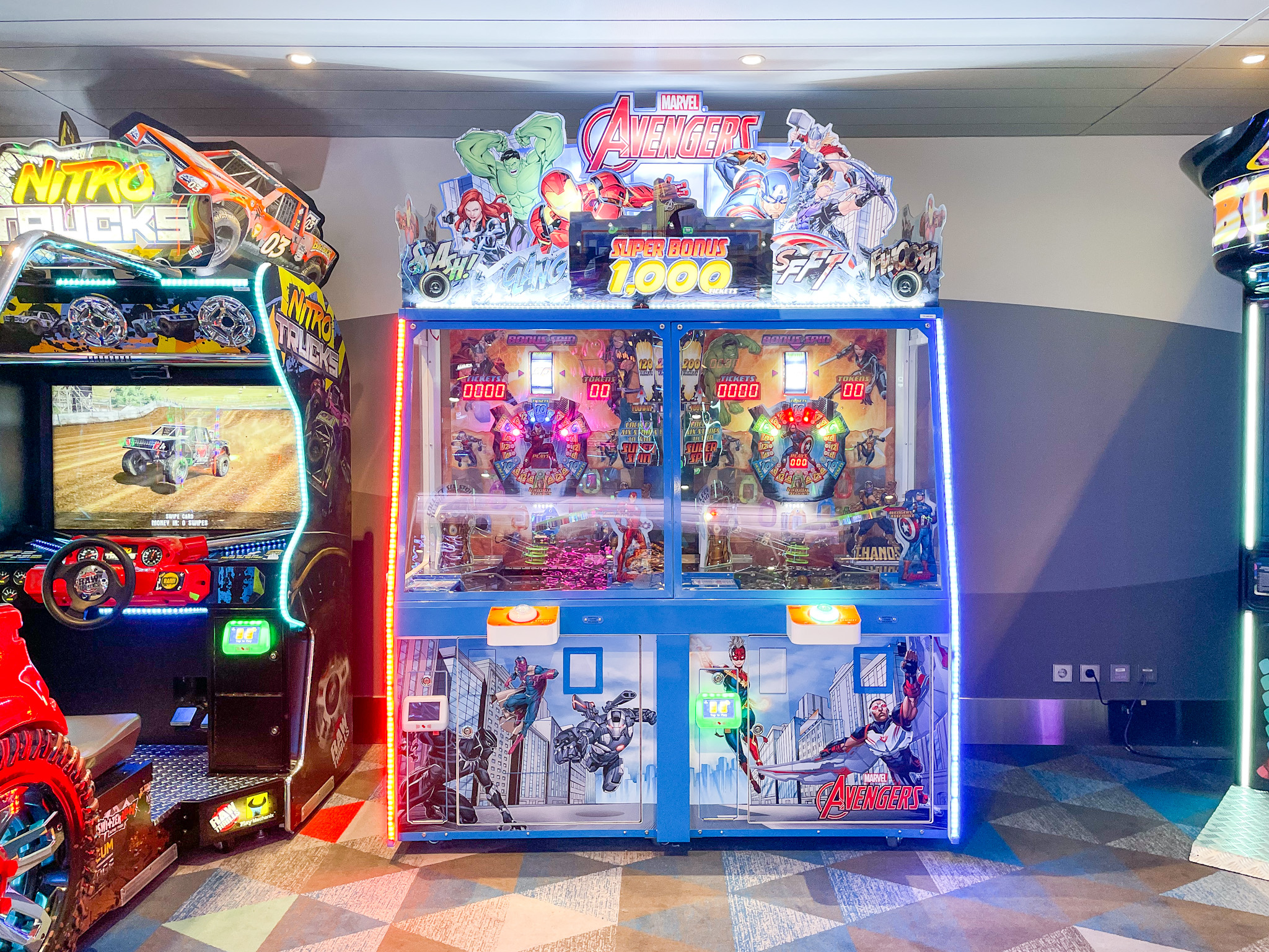 Jogos clássicos na área de eletrônicos do navio Jogos clássicos na área de eletrônicos do navio