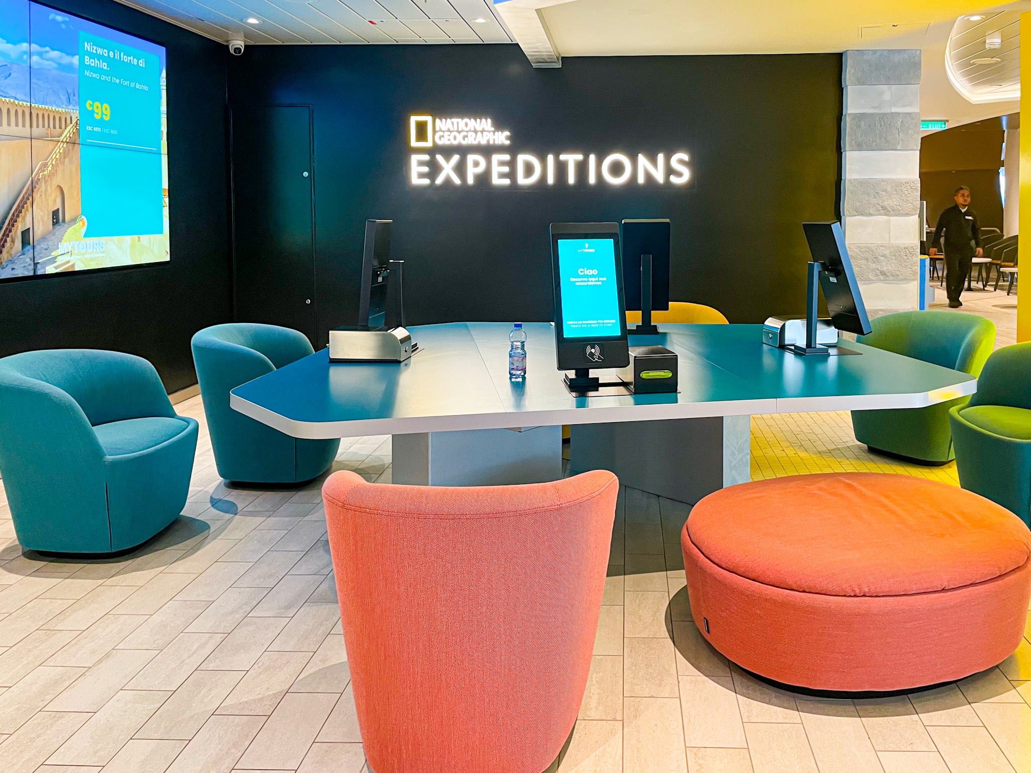 Lounge de contratação de passeios em parceria com a National Geographic Lounge de contratação de passeios em parceria com a National Geographic