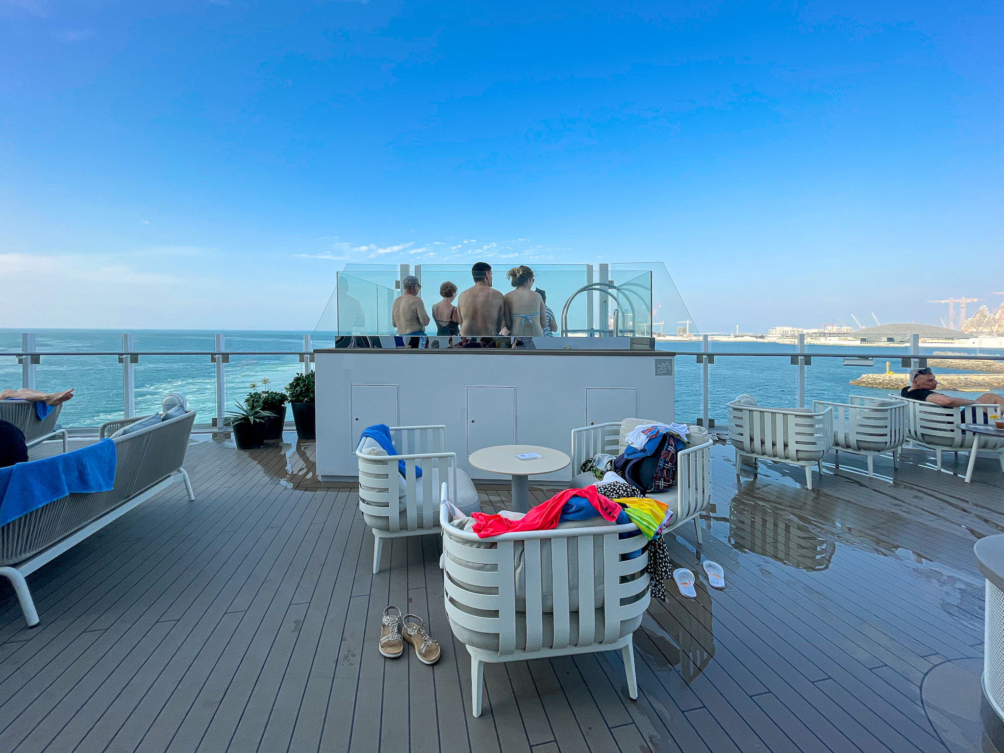 Jacuzzi na área do Infinity bar Jacuzzi na área do Infinity bar