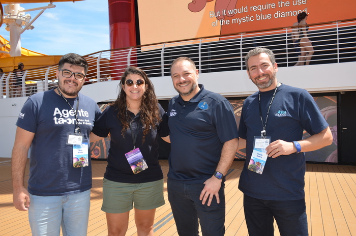 Equipe da Azul Viagens e da Disney acompanharam os agentes Equipe da Azul Viagens e da Disney acompanharam os agentes