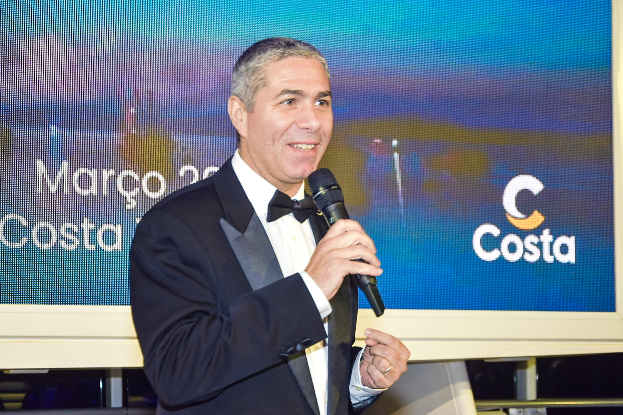 Dario Rustico, durante discurso na premiação a bordo do Costa Toscana Dario Rustico, durante discurso na premiação a bordo do Costa Toscana