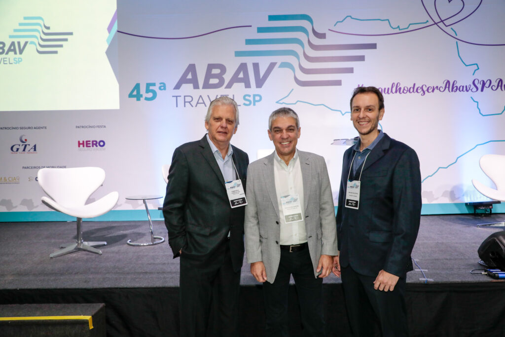 Edmar Bull, Fernando Santos, e Bruno Waltrick, da Abav-SP:Aviesp