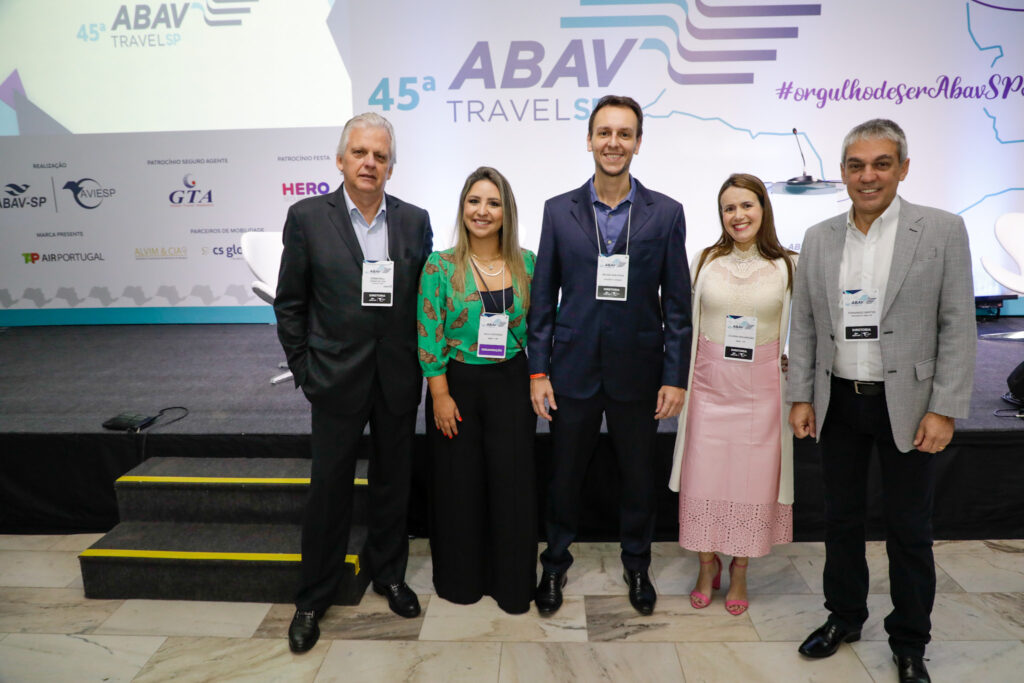 Edmar Bull, Kelly Castange, Bruno Waltrick, Juliana Assunpção, e Fernando Santos, da Abav-SP:Aviesp