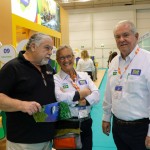 Enrique Garcia Muniz, da Adventure World, com Rosa Masgrau e Roy Taylor, do M&E