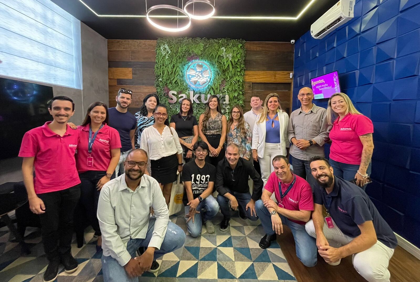 Sakura anuncia novo gerente de produtos terrestres e parceria para ampliar turismo rodoviário 2 Equipe Sakura com agentes de Sao Paulo e representantes Gipsyy e Global Destinations e1679068318345 Sakura anuncia novo gerente de produtos terrestres e parceria para ampliar turismo rodoviário