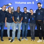 Paulo Feijão, vencedor da categoria Volume de Faturamento junto com a equipe da Europlus