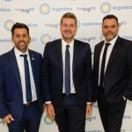 Ezequiel Barberis, de Bariloche, Matias Lammens, Ministro do Turismo e Esporte da Argentina, e Gaston Burlon, de Bariloche