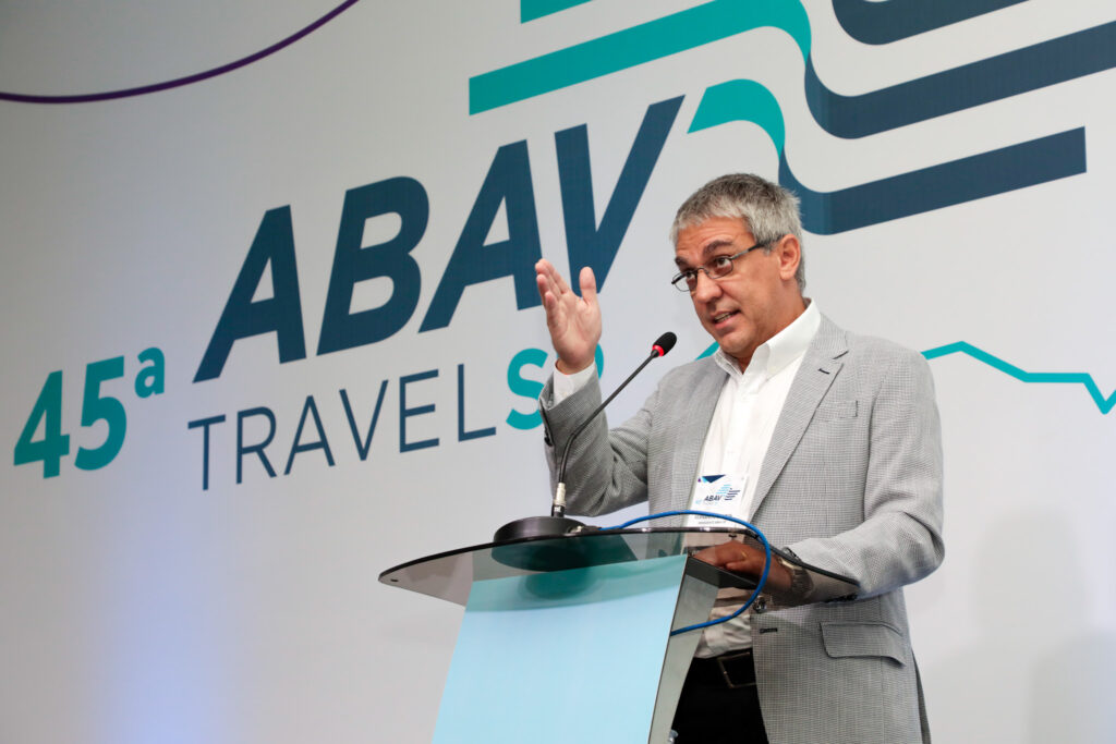Abertura da Abav TravelSP 2023 recebe autoridades e destaca importância dos agentes de viagens 3 Fernando Santos presidente da Abav SP Aviesp 1 Abertura da Abav TravelSP 2023 recebe autoridades e destaca importância dos agentes de viagens