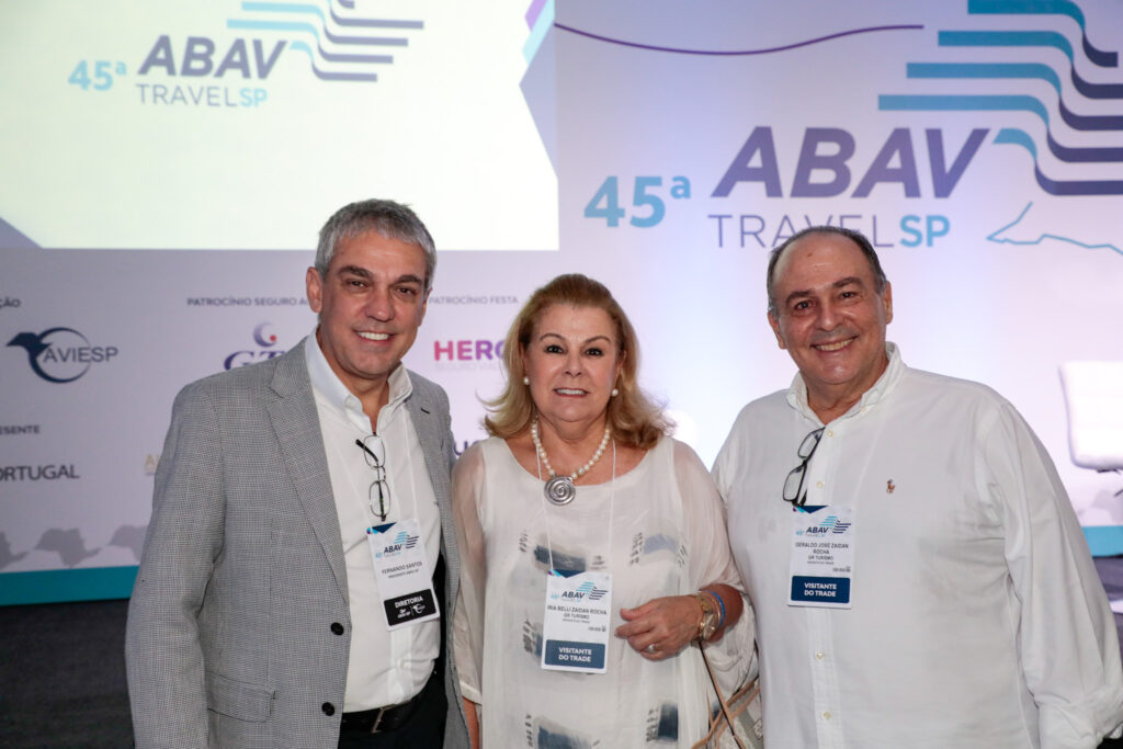 Fernando Santos, presidente da Abav-SP:Aviesp, Geraldo Rocha e Iria Belli, da GR Turismo