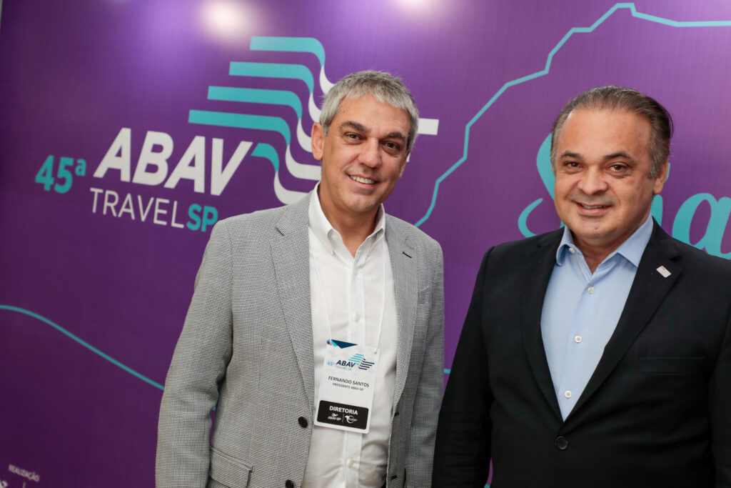 Fernando Santos, presidente da Abav-SP | Aviesp, e Roberto de Lucena, secretário de Turismo do estado de São Paulo
