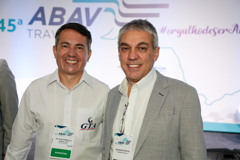 Gelson Popazoglo, da GTA, e Fernando Santos, presidente da Abav-SP:Aviesp