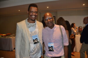 Hubber Clemente, do Afroturismo Hub e Djalma Campos, do Seis e Um Podcast