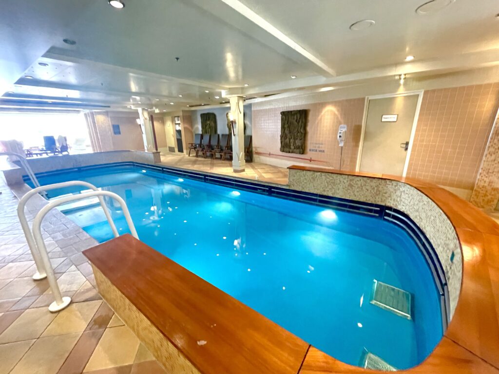 O Mandara SPA oferece piscinas internas, jacuzzis, tratamentos e um salão de beleza para os hóspedes 