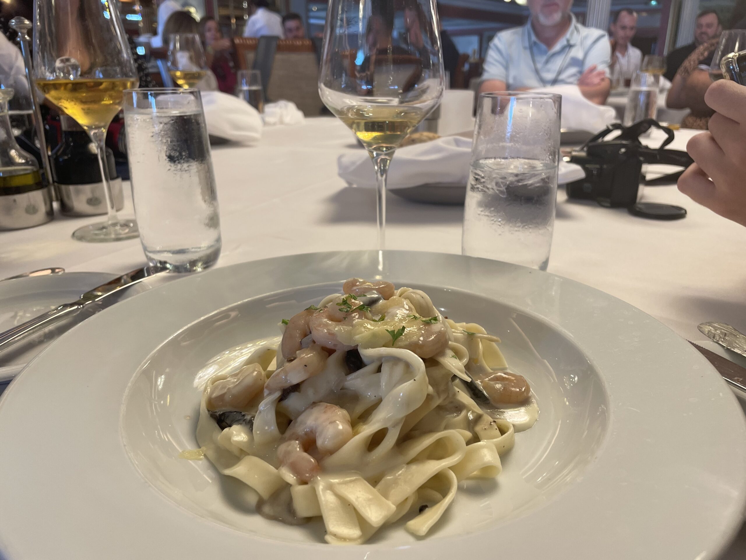 Fettuccini Alfredo com Camarão Fettuccini Alfredo com Camarão