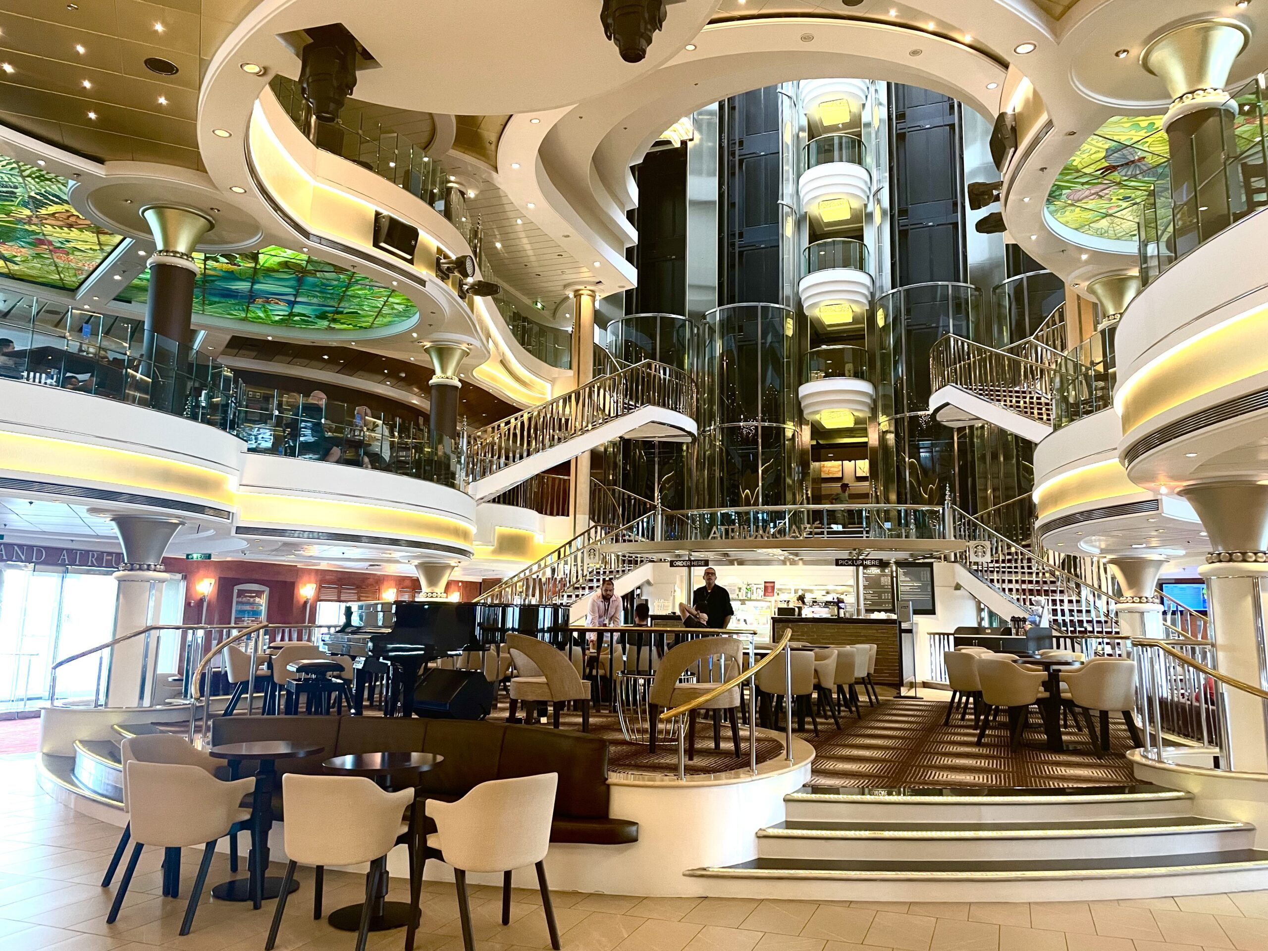 Atrium do navio Atrium do navio