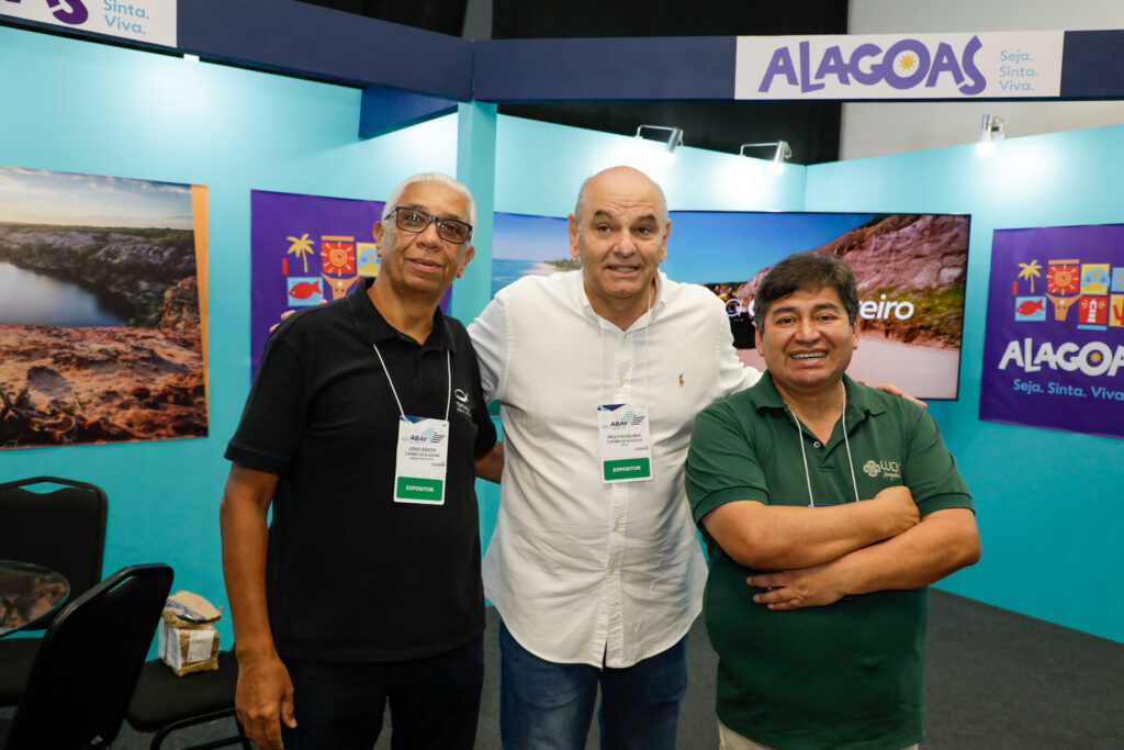 Juraci Bizachi, do Tambaqui Hotel, Paulo Kugelmas, da Setur-AL, e Alejandro Velásquez, da Luck Receptivo