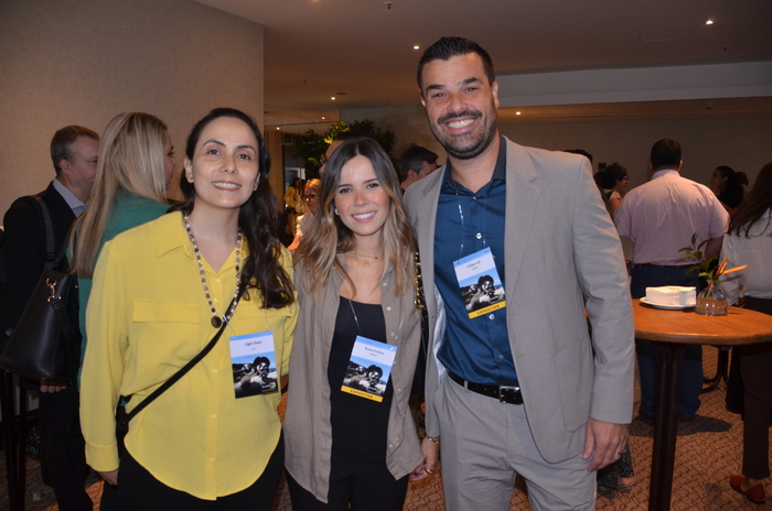 Ligia Sato, Bruna Freitas e Cleber Gil, da Latam Ligia Sato, Bruna Freitas e Cleber Gil, da Latam