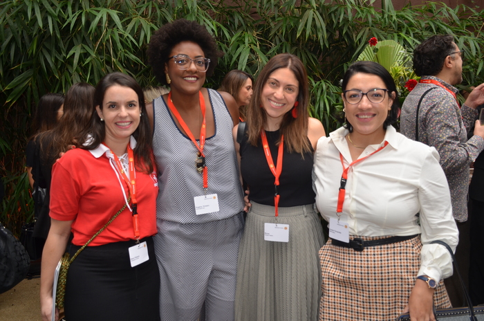 Mara Pessoa, do Turismo da Suíça; Rogéria Pinheiro, da Comunidade Fenix, Bruna, da Kampala Viagens; e Daniele Fernandes, da EMME Viagens Mara Pessoa, do Turismo da Suíça; Rogéria Pinheiro, da Comunidade Fenix, Bruna, da Kampala Viagens; e Daniele Fernandes, da EMME Viagens