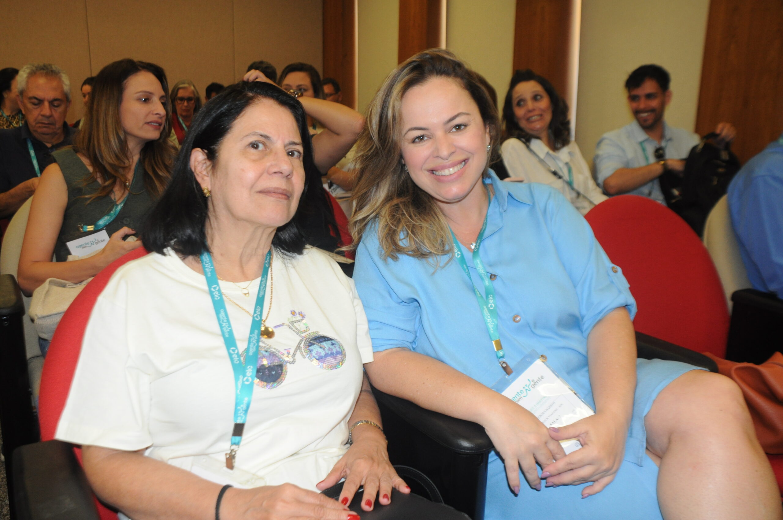 Maria Tereza, do Novo Horizonte, e Débora barros, da Outback Viagens
