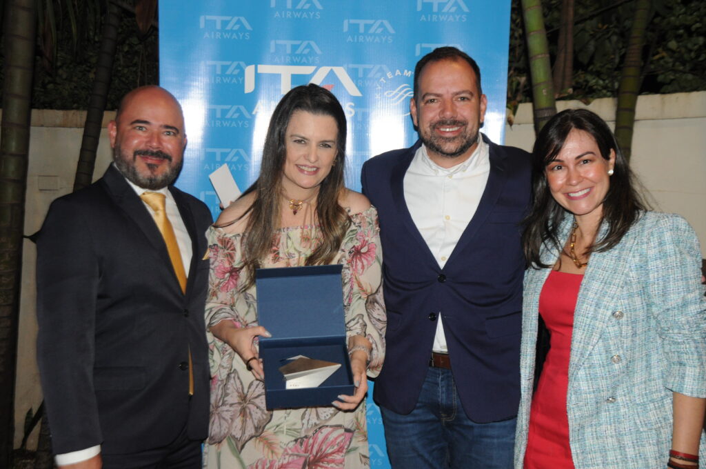 Murilo Cassino, da ITA, Jaqueline Ledo e Rodrigo Martinez, da CVC, com Carla Marin, da ITA