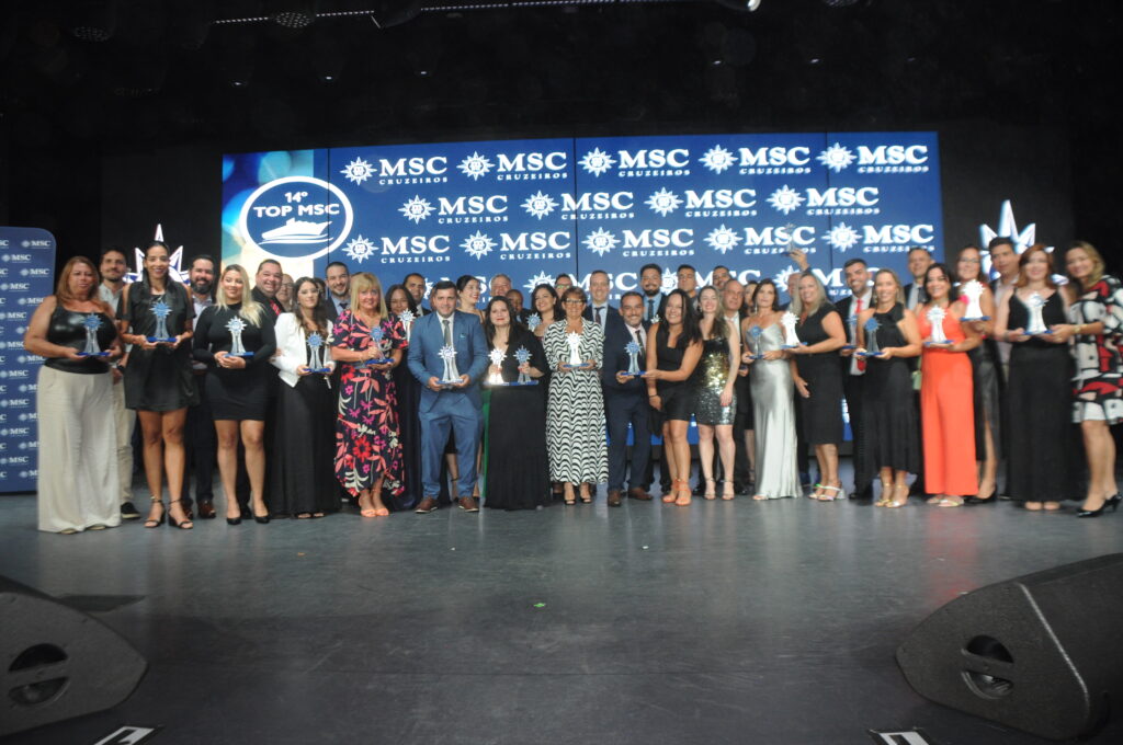 Representantes de todas as agências premiadas