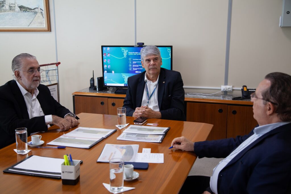 Prefeito apresenta estudo de viabilidade e proposta para construção do aeroporto de Olímpia Prefeito apresenta estudo de viabilidade e proposta para construção do aeroporto de Olímpia