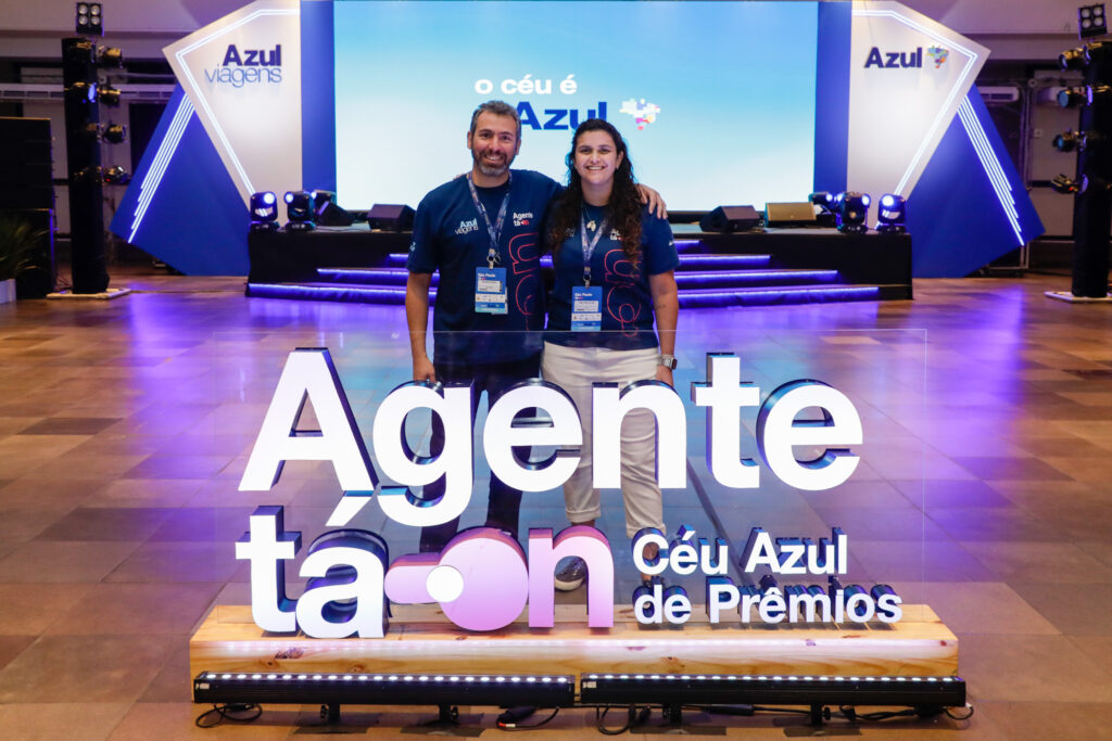 Ricardo Bezerra e Giuliana Mesquita Agente Ta On Azul Viagens reúne mais de 50 expositores e 500 agentes de viagens em São Paulo