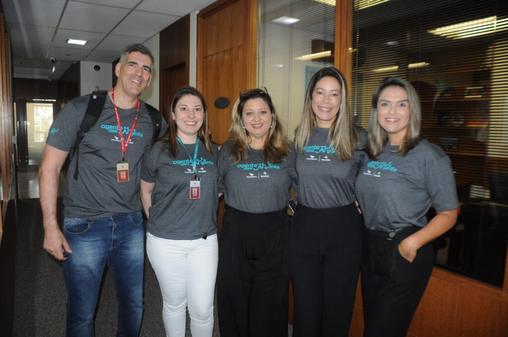 Ricardo Bueno, Soraya Romano, Patrícia Peixoto, Andreza Lubatsch e Francyelle Dubas, da Ancoradouro