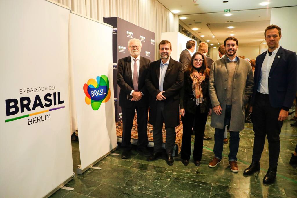 Embaixada do Brasil em Berlim recebe Embratur e delegação brasileira da ITB 2023; fotos Roberto Jaguaribe, embaixador do Brasil na Alemanha, com equipe da Embratur