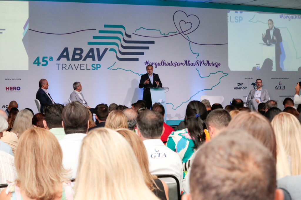 Roberto de Lucena, secretário de Turismo do Estado de São Paulo, durante abertura da 45ª Abav Travel SP