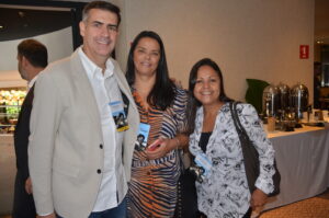 Rodrigo Ferreira, da Private Safaris, Elenilde Rodrigues e Michelle Lima, da Nova Operadora