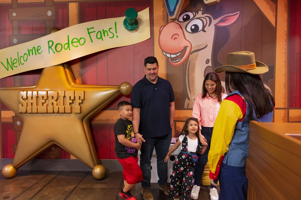 Roundup Rodeo BBQ 5 Disney inaugura restaurante temático de 'Toy Story' no próximo dia 23 de março; veja fotos