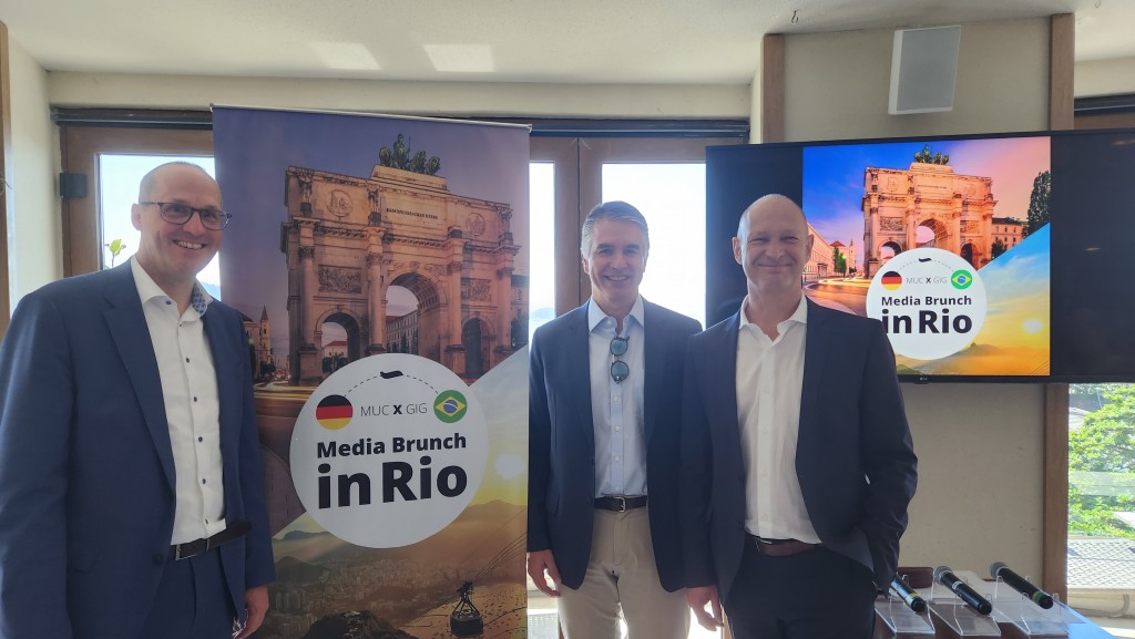 Lufthansa celebra primeiro ano de operação entre Rio e Munique; veja fotos 1 Stefan Kreuzpaintner, CEO Lufthansa, Alexandre Monteiro, presidente do RIOgaleão,e Jost Lammers, CEO Munich Airport
