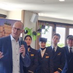 Stefan Kreuzpaintner, CEO da Lufthansa, comemora o desempenho da rota no primeiro ano de atividades