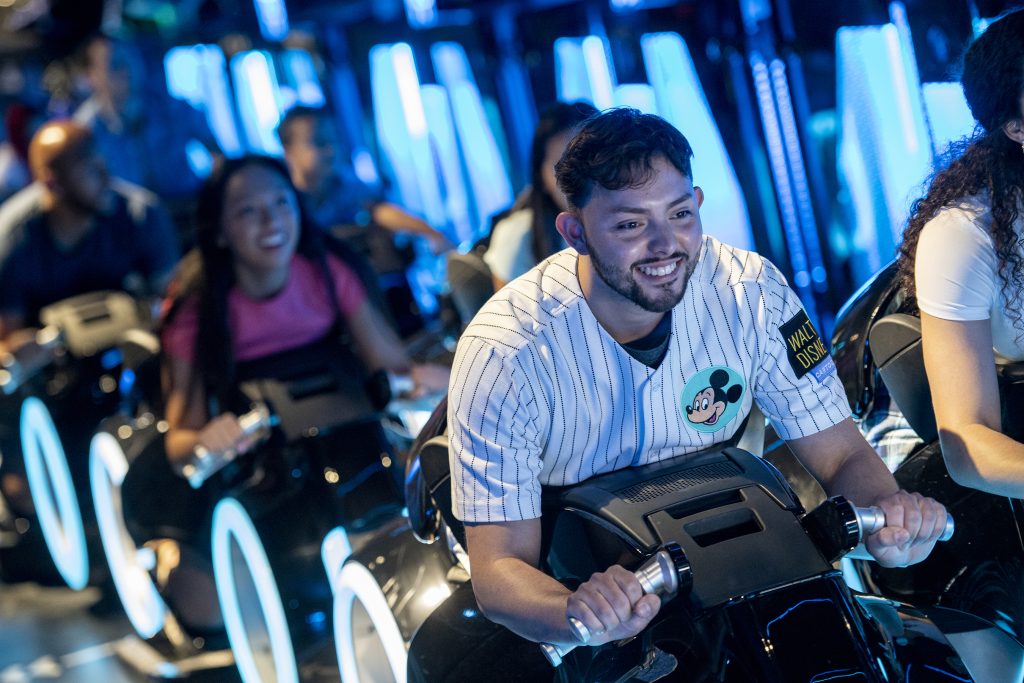 Disney inaugura montanha-russa de "Tron" no Magic Kingdom 1 Disney