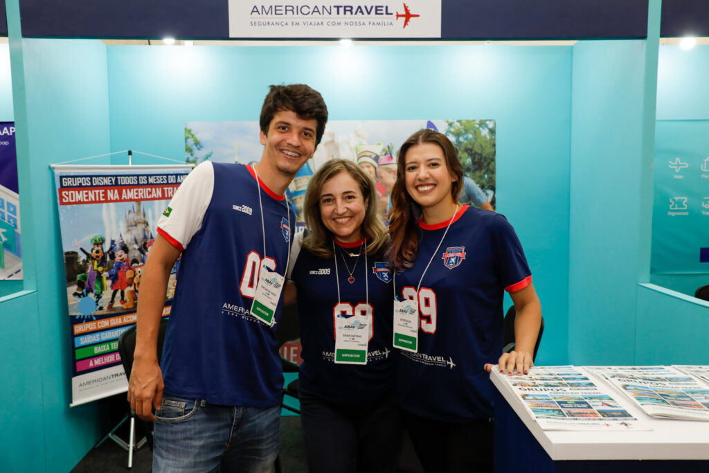 Vinícius Costa, Diana Caetano e Ester Silva, da American Travel