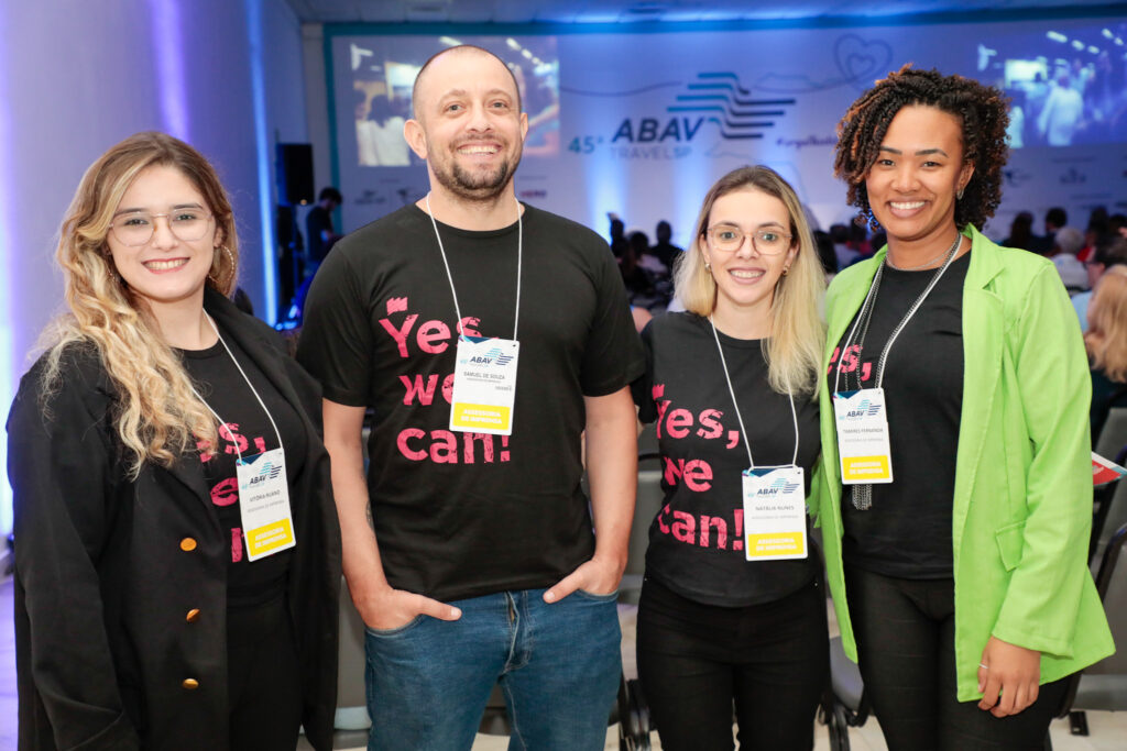 Vitória Ruano, Samuel de Souza, Natália Nunes, e Tamires Fernanda, da Business Factory