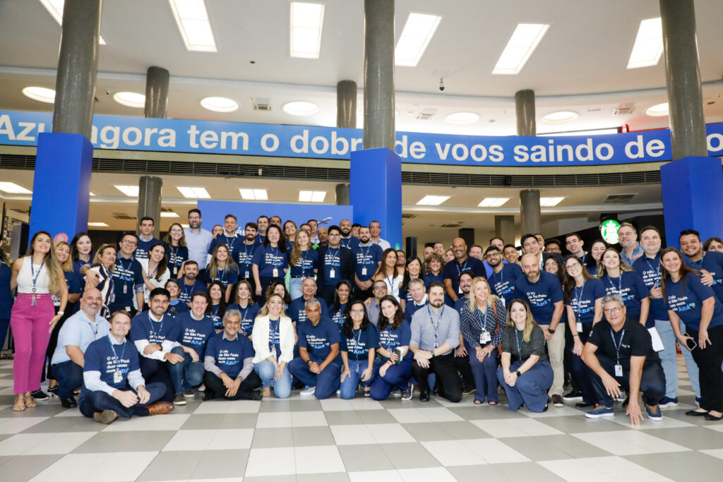 Time da Azul no aeroporto de Congonhas