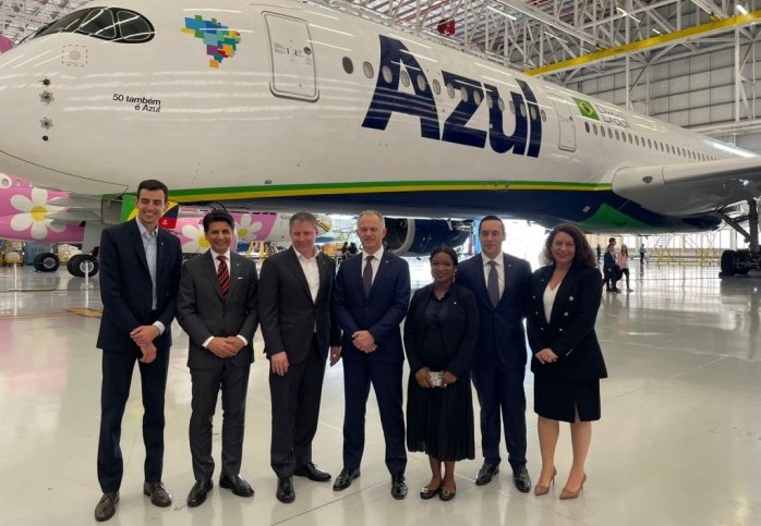 Equipe da Azul junto com equipe da Cirium durante o evento 