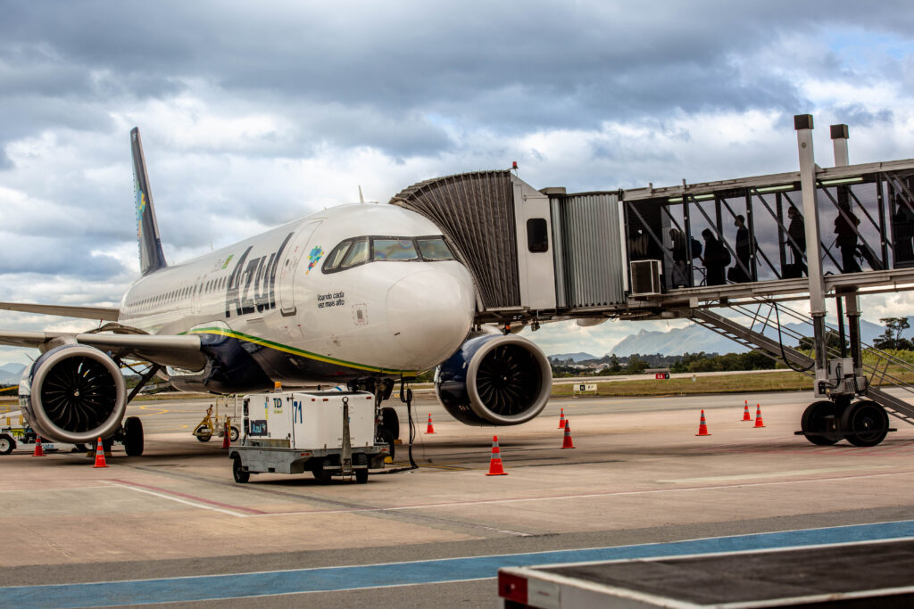 Aeroporto de Curitiba espera mais de 87 mil pessoas no feriadão Aeroporto de Curitiba espera mais de 87 mil pessoas no feriadão