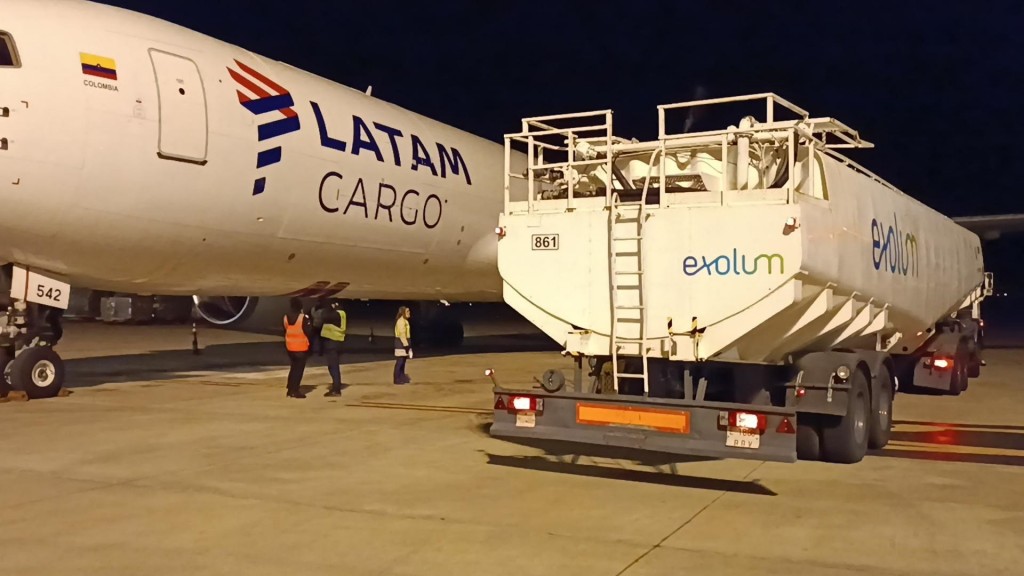 Grupo Latam realiza primeiro voo internacional utilizando combustível sustentável latam
