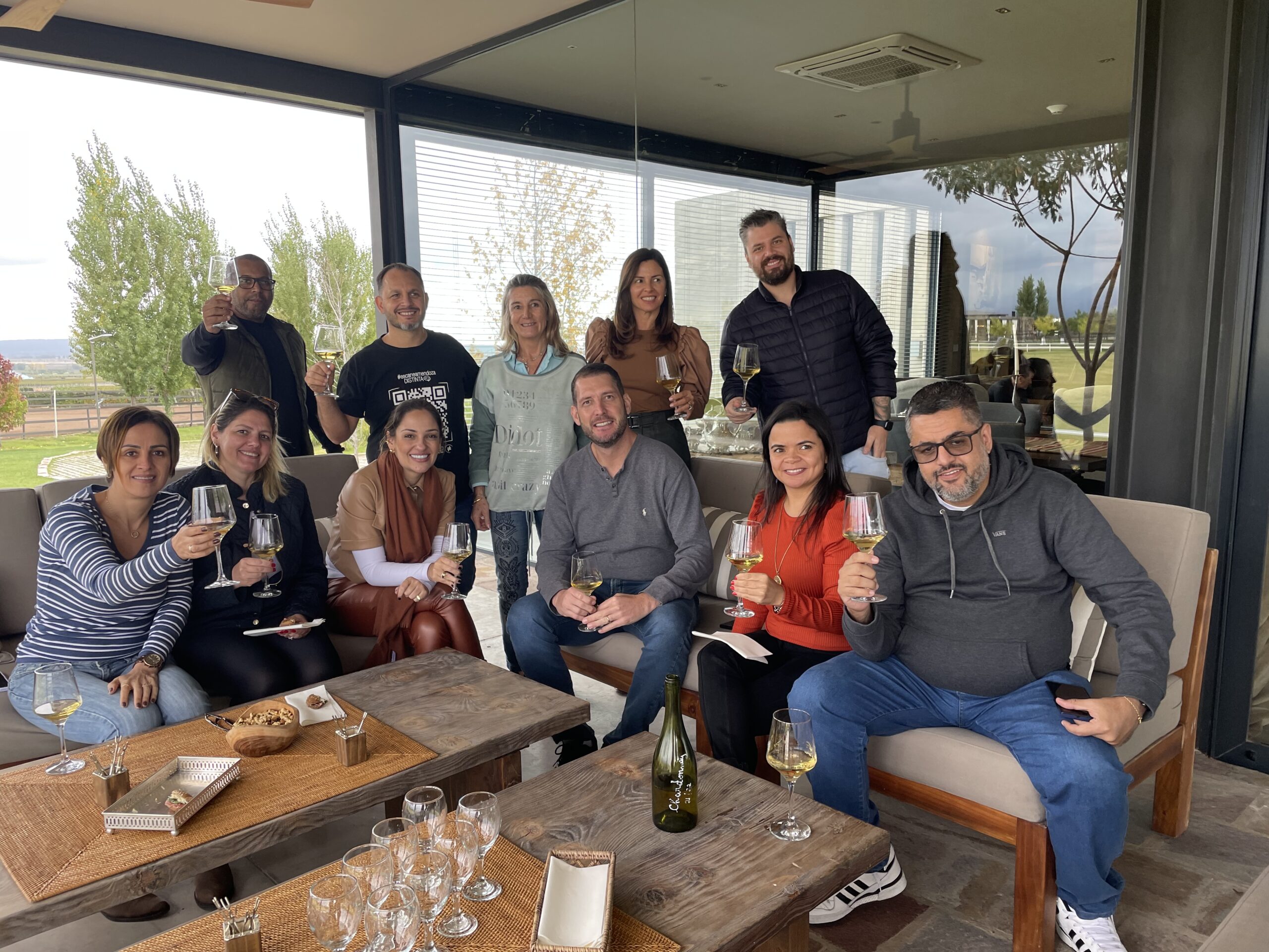 Houve também uma degustação de vinhos de produção local Houve também uma degustação de vinhos de produção local