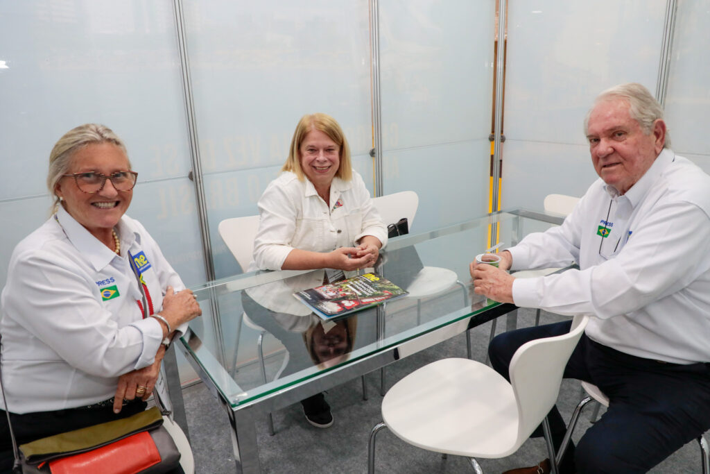 Adriana Homem de Carvalho, Fecomercio, entre Rosa Masgrau e Roy Taylor, do M&E Adriana Homem de Carvalho, Fecomercio, entre Rosa Masgrau e Roy Taylor, do M&E