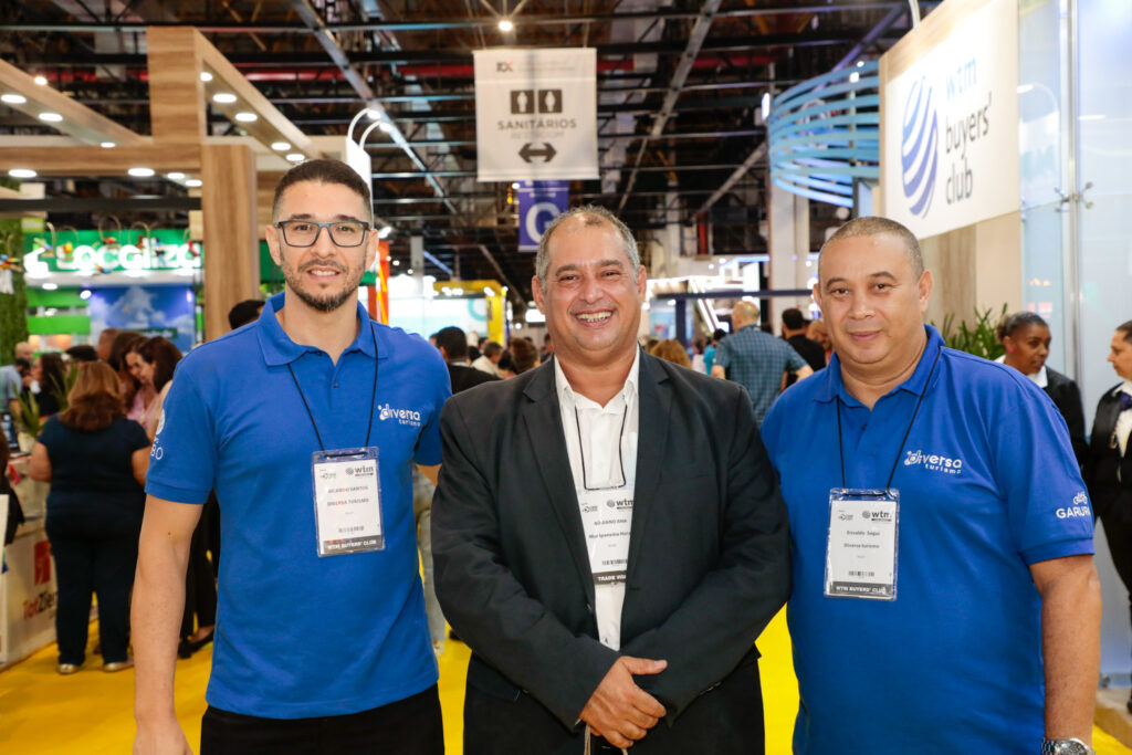 Adriano Gomes, Mar Ipanema Hotel, entre Ricardo Santos e Erivaldo Sagui, da Diversa Turismo