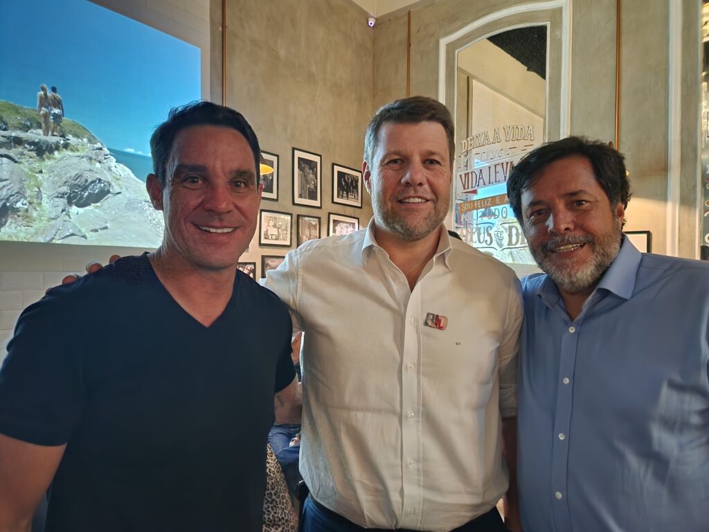 WTM-LA: Rio de Janeiro reúne trade paulista e convidados em festa tipicamente carioca; fotos 1 Aldo Arthur Siviero presidente Fenactur e Mario Sergio Turisrio WTM-LA: Rio de Janeiro reúne trade paulista e convidados em festa tipicamente carioca; fotos